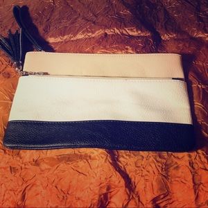 {EXPRESS} TAN WHITE BLACK CLUTCH NWOT